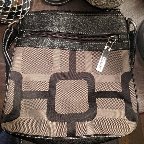 Nine West Handbags - Nine West crossbody bag